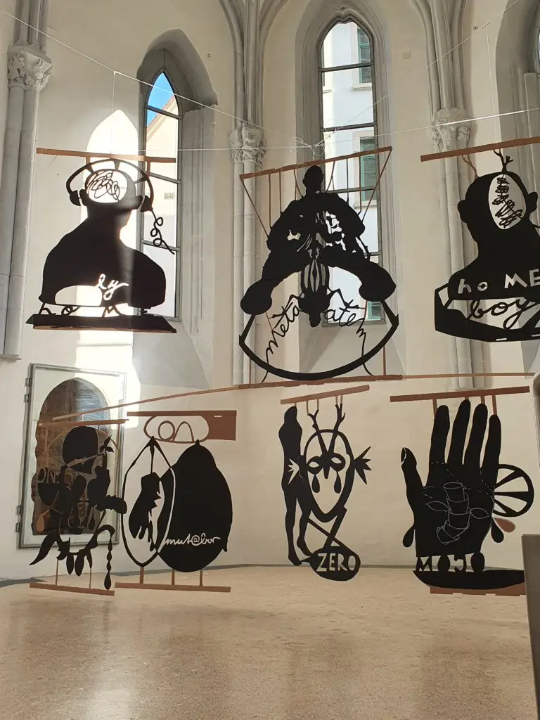 Mobile in der Ausstellung Don Rosas Schlaf ist unser Wandel 2021 Galerie der Stadt Backnang 2