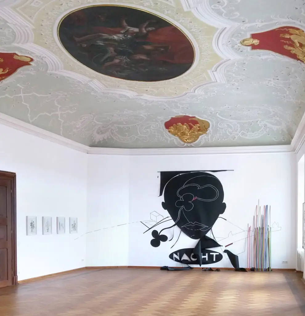 O.T. Nacht 2019 Papierschnitt Holzstäbe Klebebänder Residenzschloss Ellwangen 1b